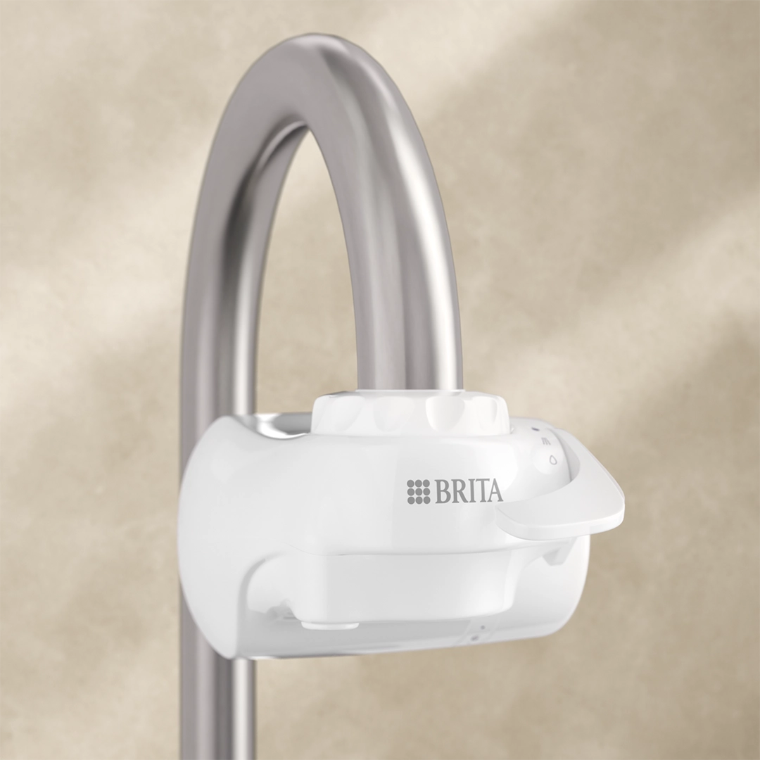 BRITA ON TAP su uno sfondo beige